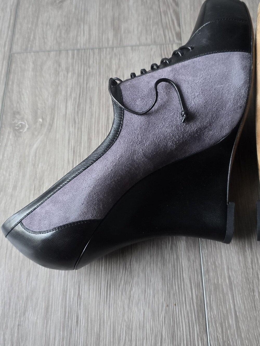 Tabitha Simmons Wedge Heel Grey Suede Black Leather Lace Up US 10 Fall Booties - Picture 7 of 15